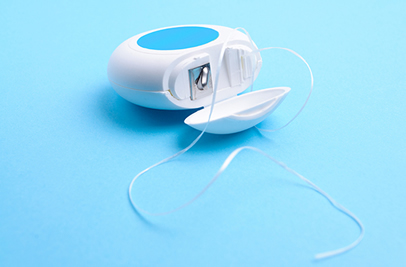 Use Floss As Part Of Your Emergency Dental Kit